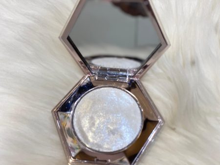 Fenty Beauty - DIAMOND BOMB ALL-OVER DIAMOND VEIL - How many carats ( Slightly Damaged ) For Sale