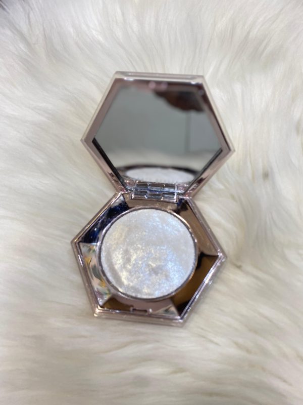 Fenty Beauty - DIAMOND BOMB ALL-OVER DIAMOND VEIL - How many carats ( Slightly Damaged ) For Sale